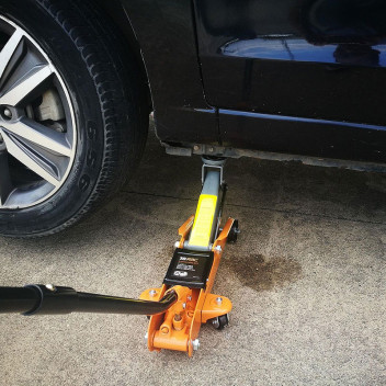 Image for RAC 2 Tonne Jack in BMC