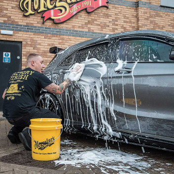Image for Meguiars Ultimate Wash & Wax - 473ml