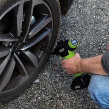 Image for Lithium Ion Handheld Digital Tyre Compressor