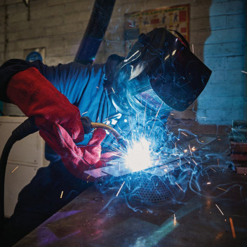 Draper Storm Force® Fixed Shade Auto Darkening Welding Helmet Image for Draper Storm Force® Fixed Shade Auto Darkening Welding Helmet